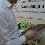 Какая вывеска не является рекламой?