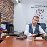 Как адвокаты установили фактические трудовые отношения доверителя и взыскали зарплату